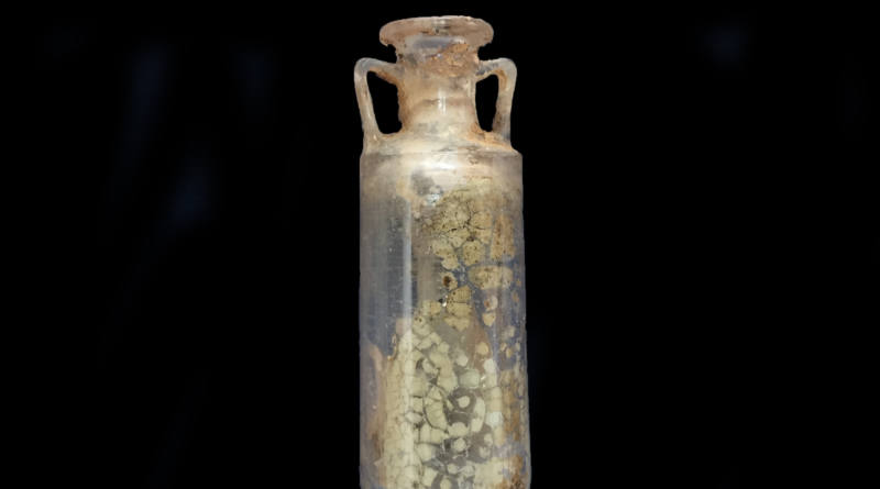 Descubren las esencias de un perfume romano hallado en Carmona en 2019