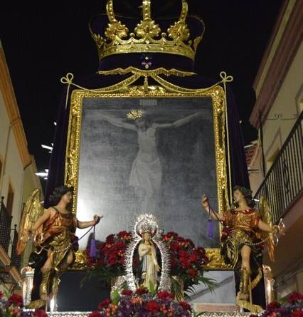 Hoy, fiesta local local del Cristo de la Cárcel, el crucificado en lienzo sale en procesión