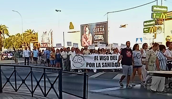 La manifestación por la sanidad pública se celebró con gran participación