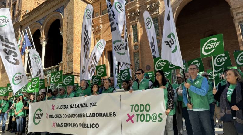 Empleados públicos de Sevilla salen a la calle por la mejora de sus condiciones laborales y en defensa de Muface