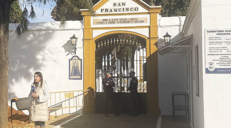 La Policía Local de El Viso custodia el cementerio municipal ante la profanación de al menos cuatro tumbas