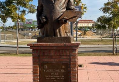 Antonio Gavira está presente en su plaza en El Prior esculpido por su sobrina Constanza