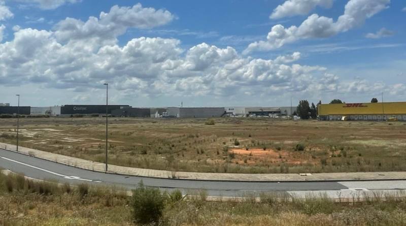 La Junta y el Ayuntamiento de Carmona ofertan suelo del Parque Logístico para industria aeronáutica