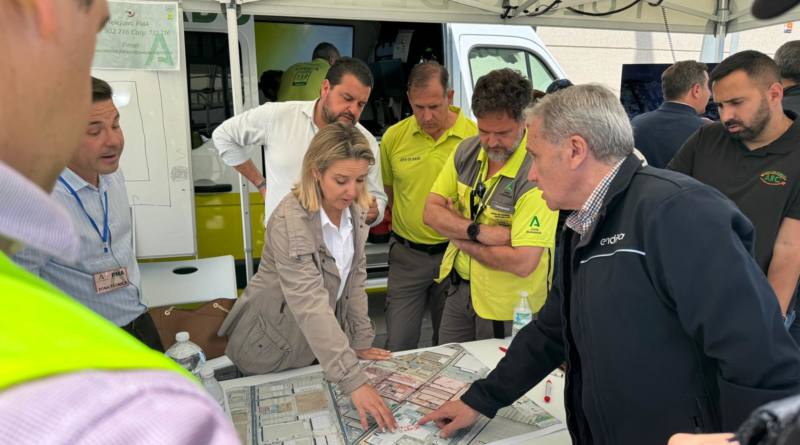 Alcalá de Guadaíra levanta la emergencia tras el incendio de la nave del Polígono La Red