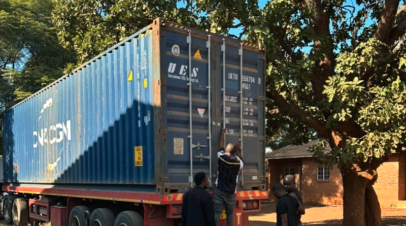 Dos nuevos contenedores de ayuda humanitaria de Llamarada de Fuego llegaron a Malawi