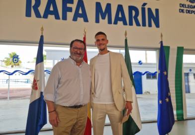 Carmona renombra el pabellón de Guadajoz para dedicarlo al futbolista del Nápoles Rafa Marín