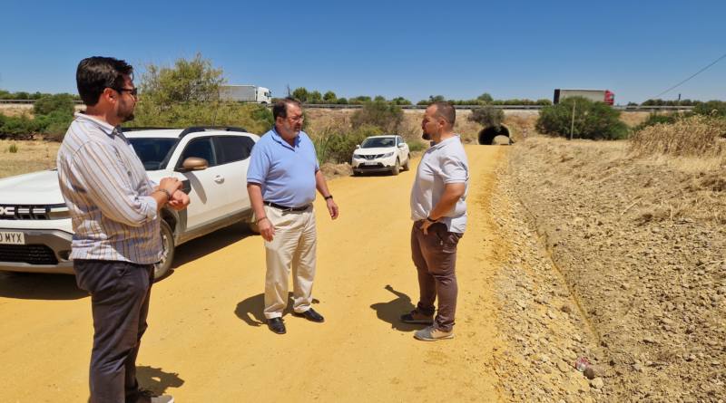 El Ayuntamiento de Carmona arregla 25 kilómetros de caminos municipales de su término