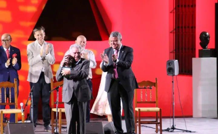 El festival Antonio Mairena reconoció a Nano de Jerez por sus fuertes vínculos con el mairenismo