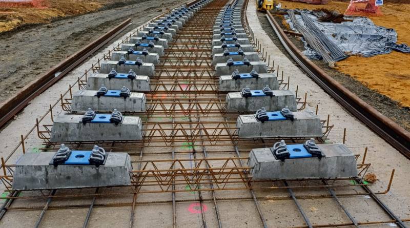 La Junta inicia el montaje de la playa de vías en el recinto de talleres y cocheras del tranvía de Alcalá