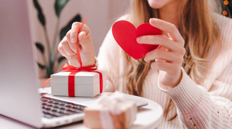 Ocho de cada diez españoles harán regalos a sus parejas por San Valentín con 161 euros de gasto medio