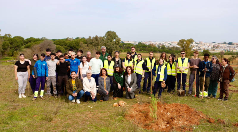 Plant-for-the-Planet impulsa la primera plantación del Anillo Verde de Alcalá de Guadaíra con 400 pinos