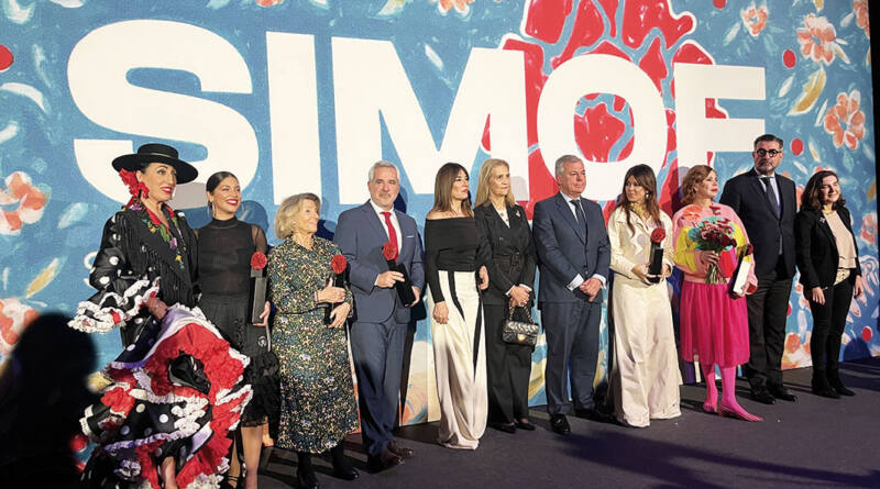 RAQUEL REVUELTA. La moda flamenca tiene hoy un presente brillante y un gran futuro por delante