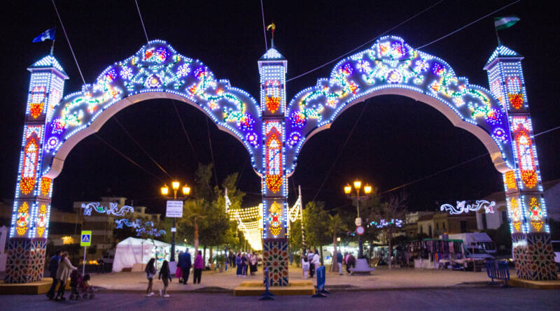 Más de 150.000 bombillas iluminarán desde esta noche hasta el domingo la Feria de Carmona