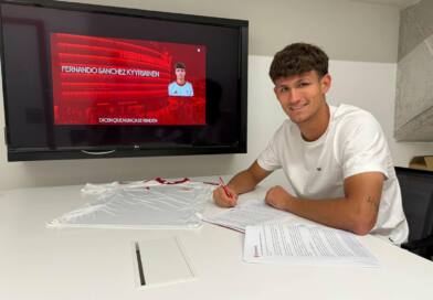 El mairenero Fernando Sánchez Kyyriainen ficha como profesional por el Sevilla Fútbol Club El mairenero Fernando Sánchez Kyyriainen ficha como profesional por el Sevilla Fútbol Club