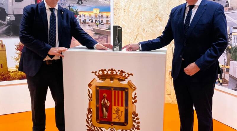 El alcalde de Mairena del Alcor y el concejal José Romero recogieron en Madrid la ‘Escoba de Plata’ El alcalde de Mairena del Alcor y el concejal José Romero recogieron en Madrid la ‘Escoba de Plata’