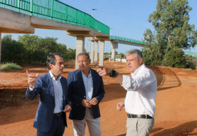 La Junta concluye la pasarela ciclopeatonal que conecta las urbanizaciones con Mairena del Alcor