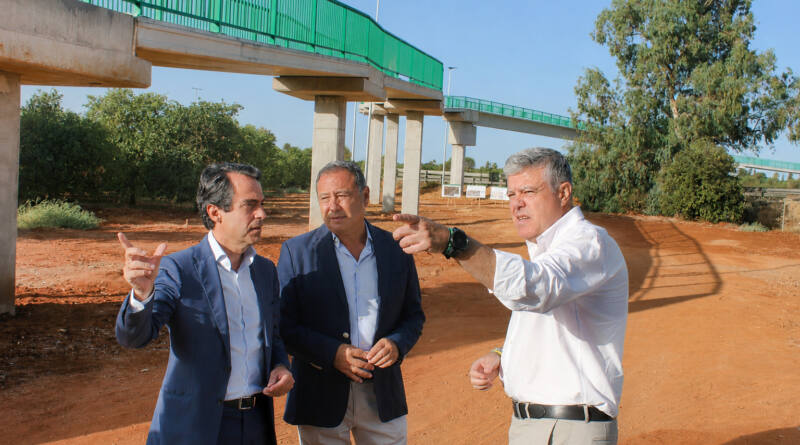 La Junta concluye la pasarela ciclopeatonal que conecta las urbanizaciones con Mairena del Alcor