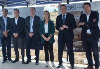 El presidente de la Diputación y la alcaldesa de Alcalá visitan las obras de las 84 viviendas de alquiler en Zacatín