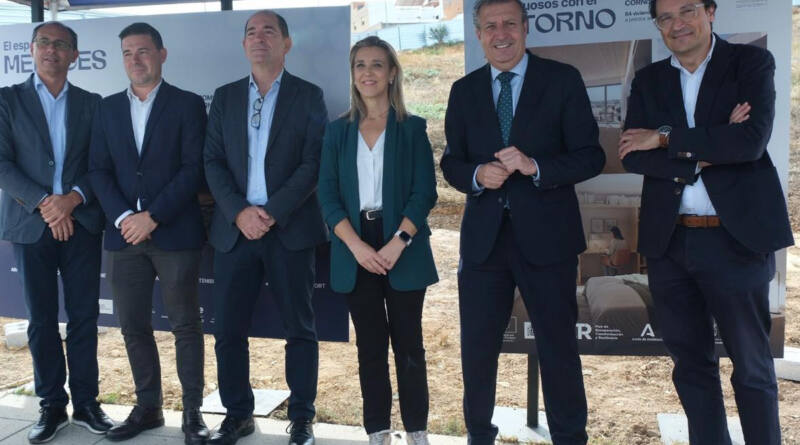 El presidente de la Diputación y la alcaldesa de Alcalá visitan las obras de las 84 viviendas de alquiler en Zacatín